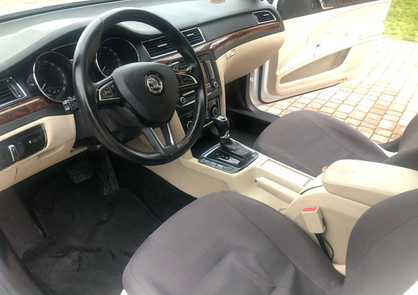 Skoda Superb cena 52500 przebieg: 249000, rok produkcji 2015 z Poznań małe 79